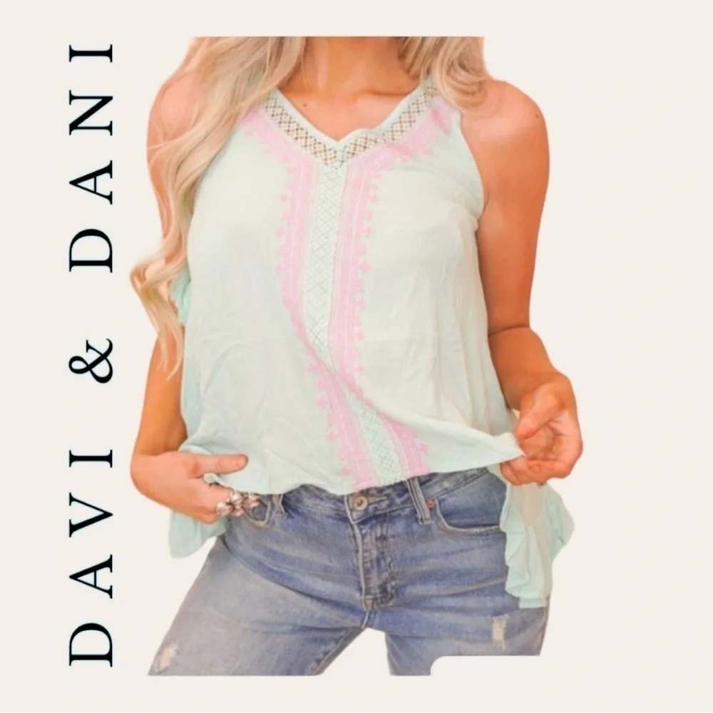0604.‎ DAVI & DANI SPAGHETTI STRAP TOP EMBROIDERED SIZE 1X SEA-FOAM GREEN/PINK